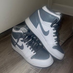 Jordan 1s gray and white